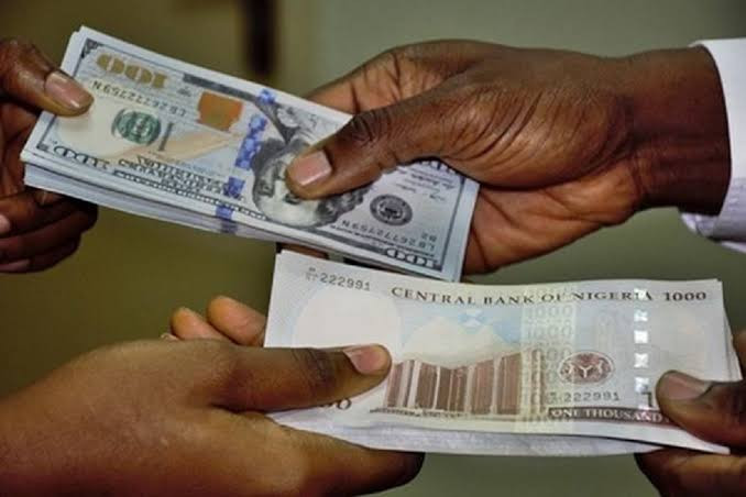 Naira depreciates further to N685/$1